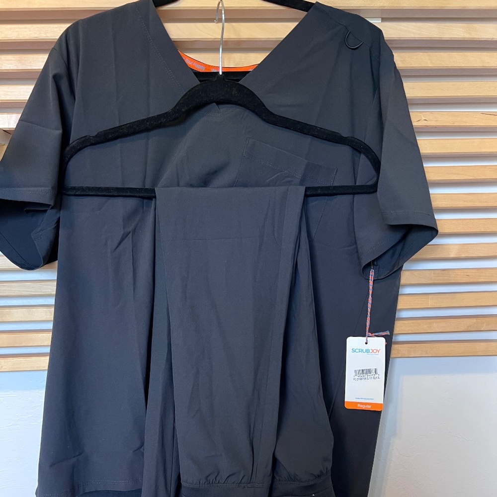 Januu scrub set